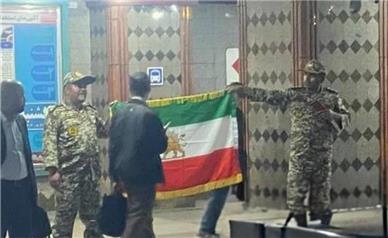 دستگیری افراد کلیپ مترو تهران با لباس ارتشی و پرچم شیر و خورشید