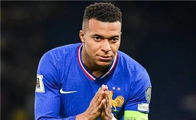 امباپه تازه‌ترین رقیب علی دایی