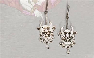 وقتی «شاهنامه» در دل زیورآلات زنان جا می گیرد