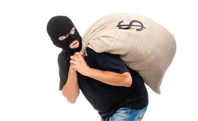 دستگیری مردی که از خانه دوستش ۶ میلیارد تومان دزدی کرد