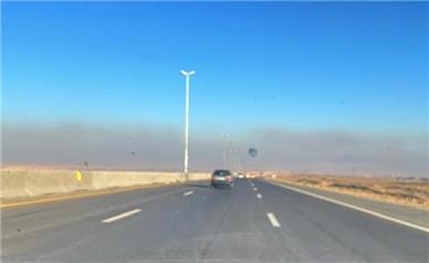 تصویری حیرت آور از دیوار خاکستری آلودگی هوا از جاده قم