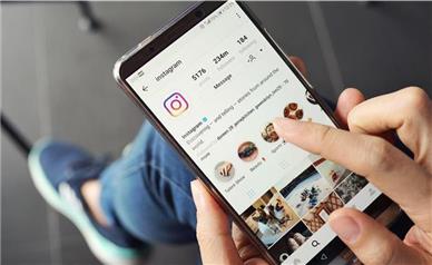 چرا شبکه‌های اجتماعی باعث خستگی ذهن می‌شوند؟ دلایل و راهکار چیست؟