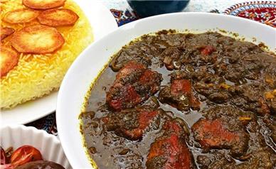 طرز تهیه مرغ ترش شمالی با رب انار؛ خوشمزه، مجلسی و لعاب‌دار