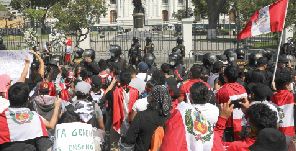 بحران سیاسی و آشوب در پرو
