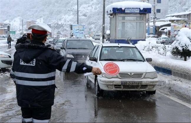 جاده‌های شمالی درگیر برف/ ترافیک سنگین در آزادراه قزوین-کرج