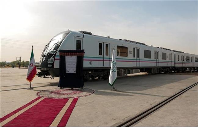 مدیر زاکانی دولت روحانی را به تقلب در تولید قطار ملی متهم کرد