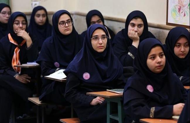 روزنامه جوان: درباره حجاب سختگیری‌های بیش از اندازه و بی‌مورد کردیم