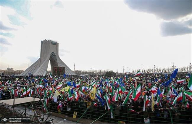 ملت ایران خواستار اتخاذ راهکارهای مناسب برای مهار تورم و مقابله جدی با اخلال گران اقتصادی است/ «خواص» مسئولیت خطیر و تاریخی خود در جهاد تبیین و خنثی‌سازی تردید افکنی و شک آفرینی بدخواهان را درک کنند