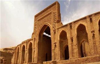 کاروانسرای رباط شرف، قصر آجری جاده ابریشم