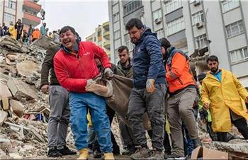 تعداد کشته شدگان زلزله ترکیه و سوریه از 21000 نفر گذشت/ 400 تا 500 نفر زیر هر ساختمان فروریخته محبوس هستند