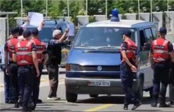 حمله پلیس آلبانی به مقر منافقین؛ رسانه‌ها از کشته شدن ۲ نفر و زخمی شدن حدود ۱۰۰ نفر از اعضای این گروهگ خبر دادند