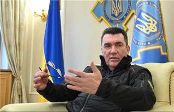 رئیس شورای امنیت ملی اوکراین: غرب از چشم روسیه به اوکراین می نگرد