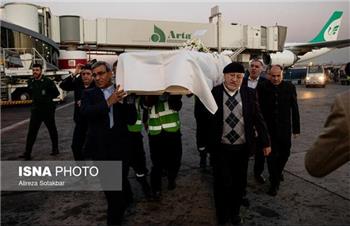 پیکر محمد علی اسلامی ندوشن به وطن بازگشت