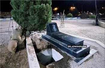 آرامگاه ابدی محمدعلی اسلامی ندوشن، میان مقبره‌های عطار و خیام/ عکس