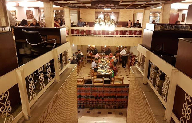 رستوران سنتی شرزه