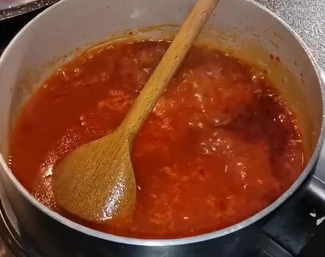 تهیه سس مخصوص مرغ مجلسی
