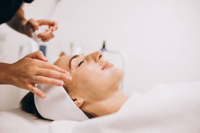 پاکسازی و فیشیال پوست