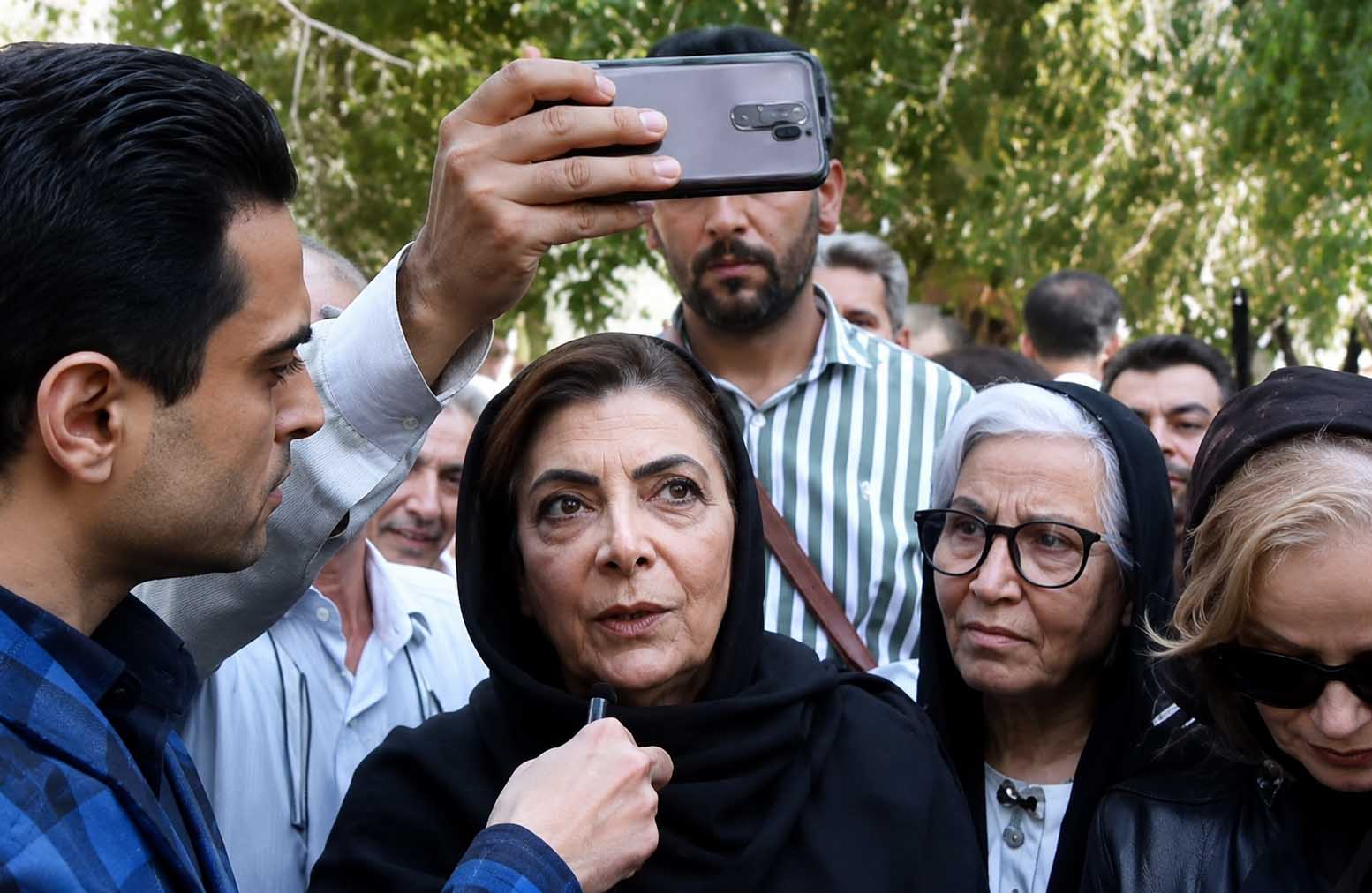 مراسم ختم، محل همدردی است نه ثبت عکس یادگاری